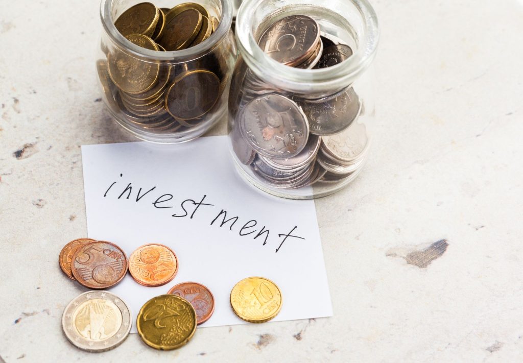 How can beginners develop an effective investment strategy?